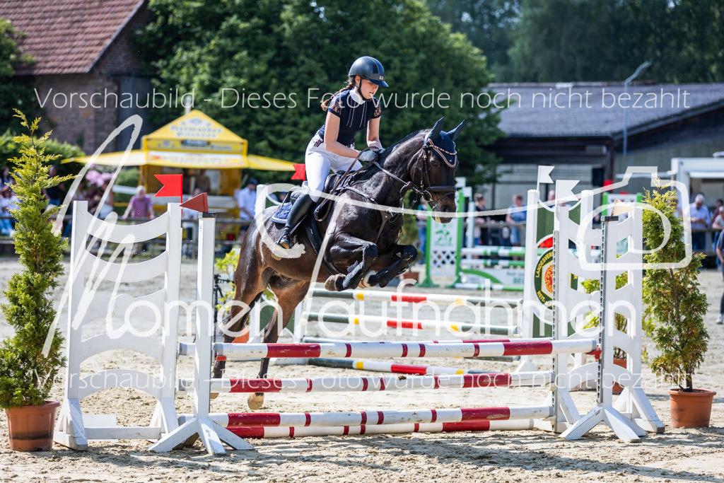 Donop24-ESpr-046 | MomenTaufnahmen Pferdesportfotos