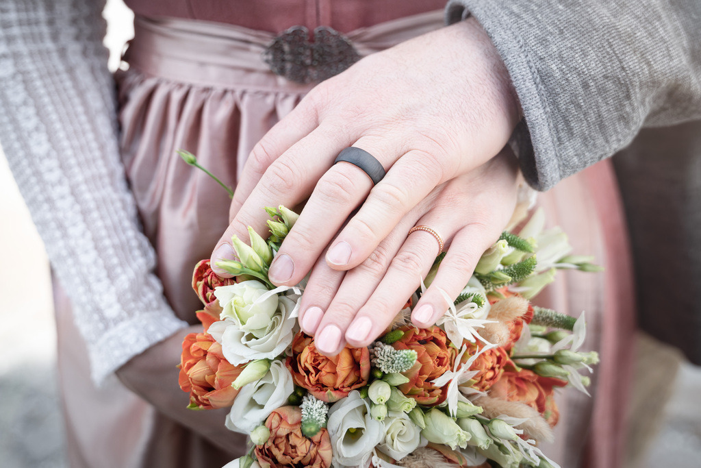 Hochzeit P_K 05.05.23_-93 | Ich bin dein zuverlässiger Hochzeitsfotograf oder Fotograf für die Taufe eures Kindes?
Gefallen dir hochauflösende Panorama Landschaftsbilder der Tiroler Alpen, insbesondere dem Wilden Kaiser?
Dann bist du hier genau richtig! - Realisiert mit Pictrs.com