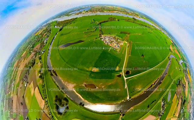 Kleve240490028SchenkenschanzRheinniederungen | Luftbild, Wohnsiedlung Ortsteil Schenkenschanz mit Hochwasserschutzmauer, umgeben von Wiesen und Feldern, hinten der Fluss Rhein und die deutsch-niederländische Grenze, unten der Griethauser Altrhein mit der Anlegestelle Fähre Düffelwald, Erdkugel, Fisheye Aufnahme, Fischaugen Aufnahme, 360 Grad Aufnahme, tiny world, little planet, fisheye Bild, Schenkenschanz, Kleve, Niederrhein, Nordrhein-Westfalen, Deutschland