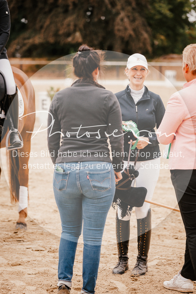 3I6A6420 | Stimmungsvolle Portraits und Reitsportfotografie im Ruhrgebiet und im Münsterland.

Pferdefotografie, Hundefotografie, Tierfotografie, Reportagen, Portraits von Tier und Mensch, Turnierfotografie in Bochum, Recklinghausen, Marl, Haltern am See, Dülmen.. - Realisiert mit Pictrs.com