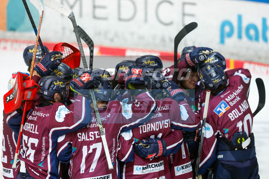 Eishockey | Siegerjubel Iserlohn Roosters - © Sportfoto-Sale (Jan Brüggemann) - Realisiert mit Pictrs.com
