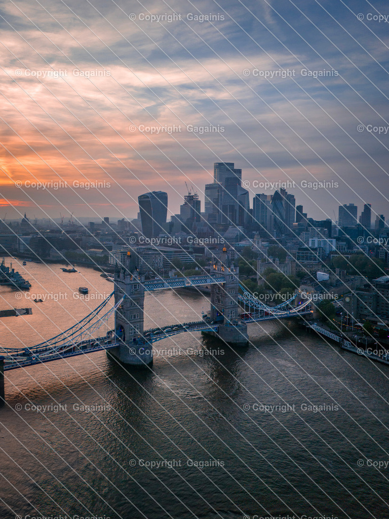  London | London - Der ikonische Big Ben und das prächtige Buckingham Palace sind nur zwei der vielen historischen und kulturellen Highlights der Stadt. Besuchen Sie außerdem das weltberühmte British Museum und genießen Sie den Panoramablick vom London Eye.