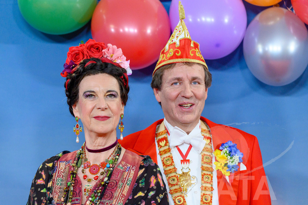 _DWA1553 | Intendantin, Bayerischer Rundfunk
Katja Elisabeth Wildermuth (links) mit Marco Anderlik, Präsident Fastnacht-Verband Franken e.V. bei der TV-Sendung Fastnacht in Franken 2024. Veitshöchheim, 02.02.2024 Bayern Deutschland - Realisiert mit Pictrs.com