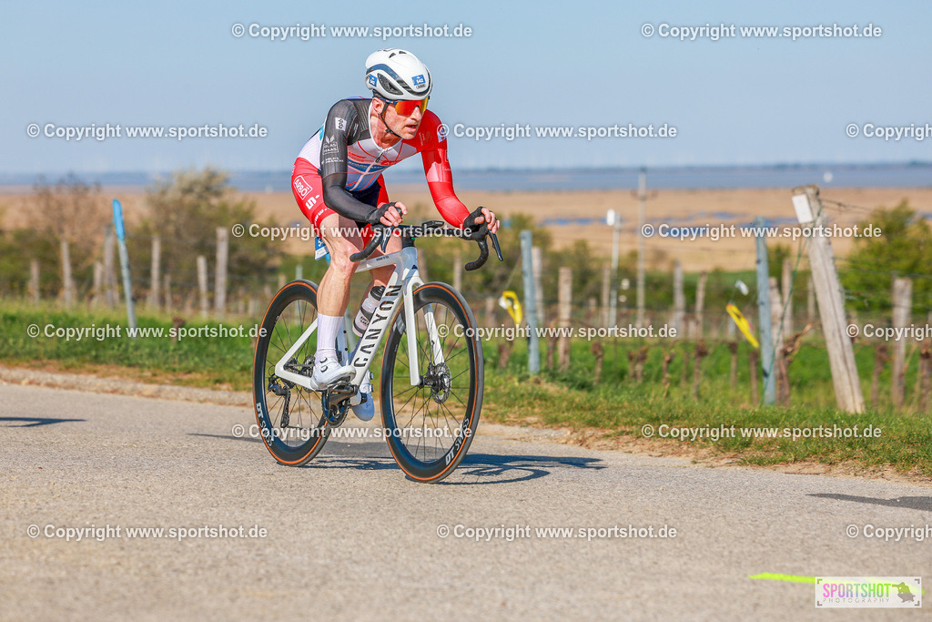 732_AR6_8315 | Neusiedlersee Radmarathon 2026@sportshot_your_pictrs #yourpictures#roadtowm2029 #nrm #neusiedlerseeradmarathon #neusiedlersee #neusiedlerseetourismus #burgenland #mörbisch #nrm26 #burgenlandtourismus #voglundco #poweredbyburgenlandtourismus #radsport #rad #marathon #ucigranfondo #visitburgenland #ucigranfondoworldseries