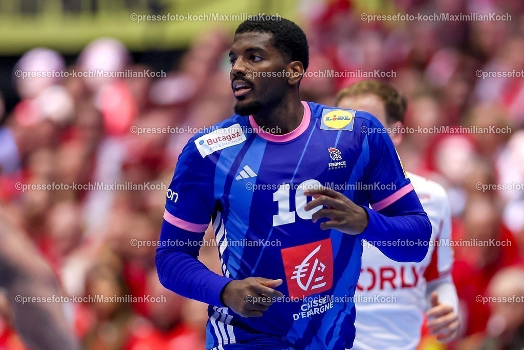 EHF22012603064 | 22.01.2026, Handball, Men's EHF EURO 2026, Frankreich - Dänemark, Jyske Bank Boxen in Herning, Dänemark, Main Round:  Dika Mem (France #10) jubelnd