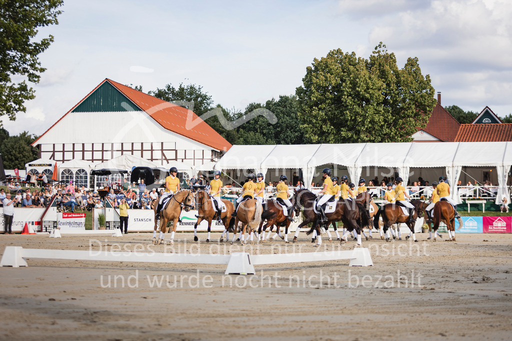 250711_BHO_Showabend-815 | Deine schönsten Turniermomente als professionelle Fotos! Entdecke hochwertige Pferdesport-Fotografie im Online-Shop. Jetzt Fotos finden & bestellen!