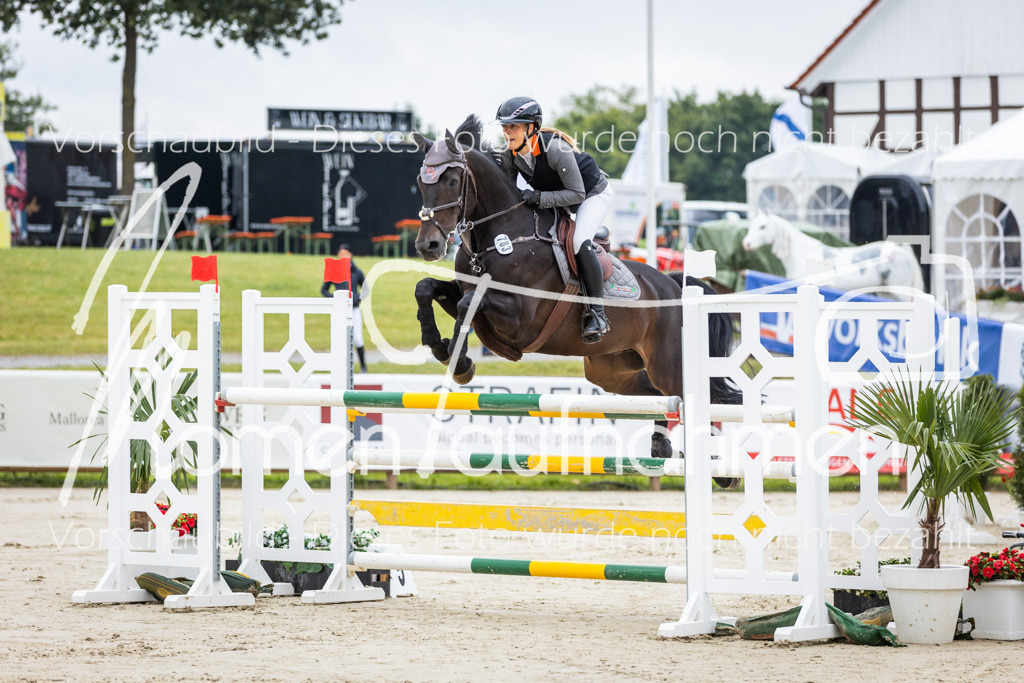 BHO-2PhSpr-M-017 | MomenTaufnahmen Pferdesportfotos