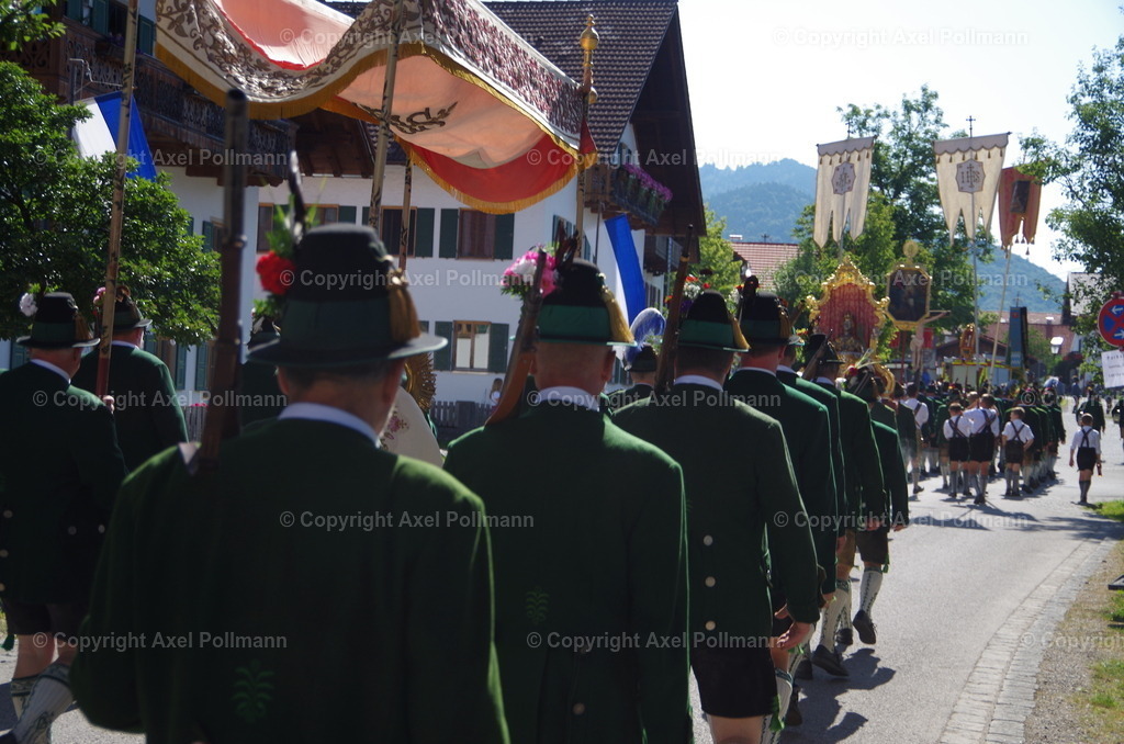 IMGP5432 | fotografiert von Axel PollmannLeonhardi Wallfahrt Benediktbeuern und Murnau, Fronleichnam, Fasching, Landschaft im Loisachtal und Benediktbeuern  - Realisiert mit Pictrs.com