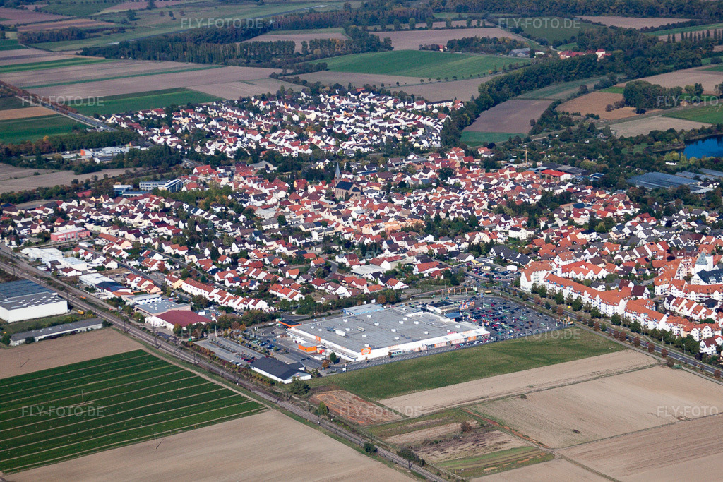 Luftbild: Ortsansicht der Straßen und Häuser der Wohngebiete im Ortsteil Bobenheim in Bobenheim-Roxheim im Bundesland Rheinland-Pfalz in Deutschland. Foto: IMG_21910.jpg vom 09.10.2009 durch Werner Riehm/FLY-FOTO.de