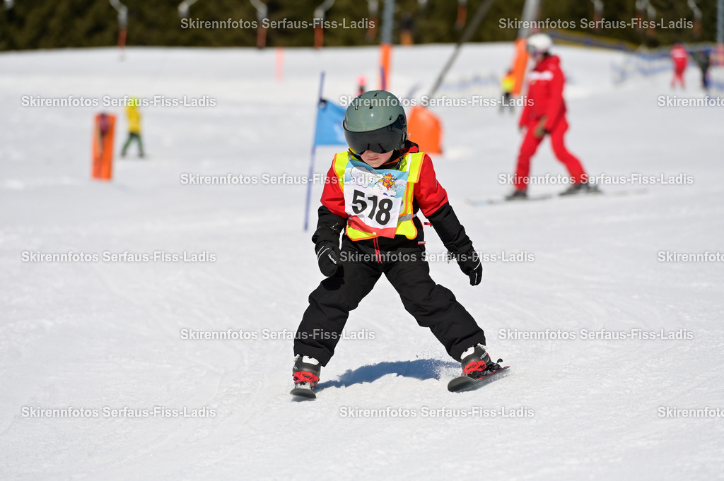 SRF_27.02.2026_486 | Skirennfotos,Serfaus,Fiss,Ladis,Kinderskirennen,Winter,Tirol,Oberland,skirace,SFL,feelfree,weil wir's genießen,ski,Ski,skifahren,Sonnenplateau, - Realisiert mit Pictrs.com