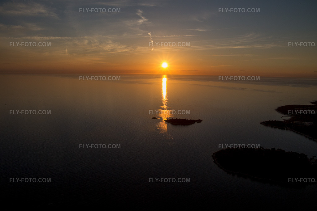 Aerial view: View of the town in Rovinj in the state Gespanschaft Istrien, Croatia. – Photo: IMG_106186.jpg taken on 04/13/2018 by Werner Riehm/FLY-FOTO.com – Resolution of the original: 5472 x 3648 px