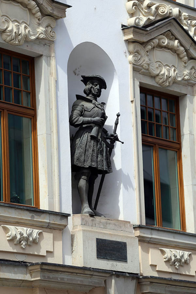 Foto: Leipzig - Kaiser-Maximilian-Denkmal | Das Team hinter BILDLEXIKON LEIPZIG bündelt historische wie aktuelle Informationen über die Stadt Leipzig in Text und Bild auf einer Plattform und stellt diese der interessierten Öffentlichkeit zur Verfügung.