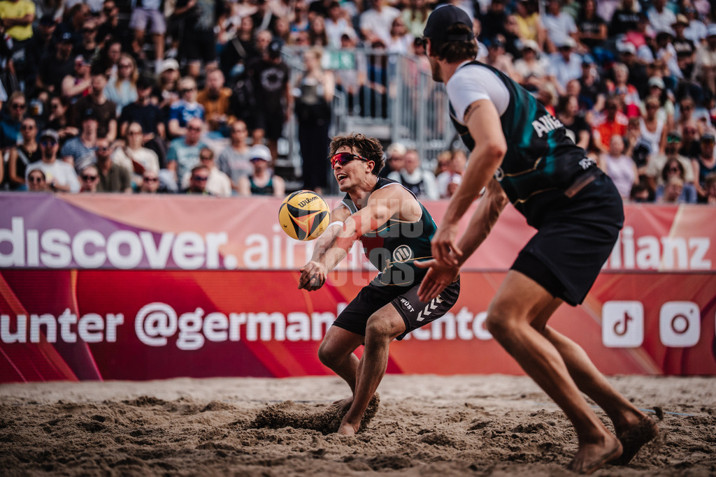 Beachvolleyball | Männer | Deutsche Meisterschaften 2025 Timmendorfer Strand | 05.09.2025 | Lui Wüst nimmt den Ball an