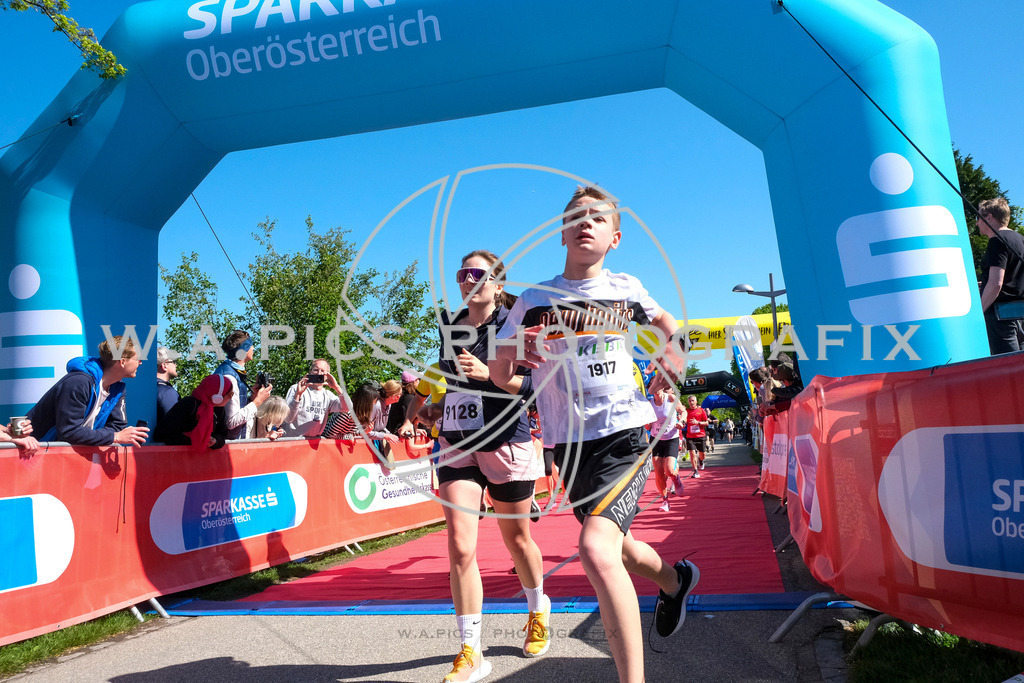 ..... | LINZ,AUSTRIA,27.April 24, Int. 3 Brückenlauf Linz  , Image shows: Photo: WAPICS / Michael ring