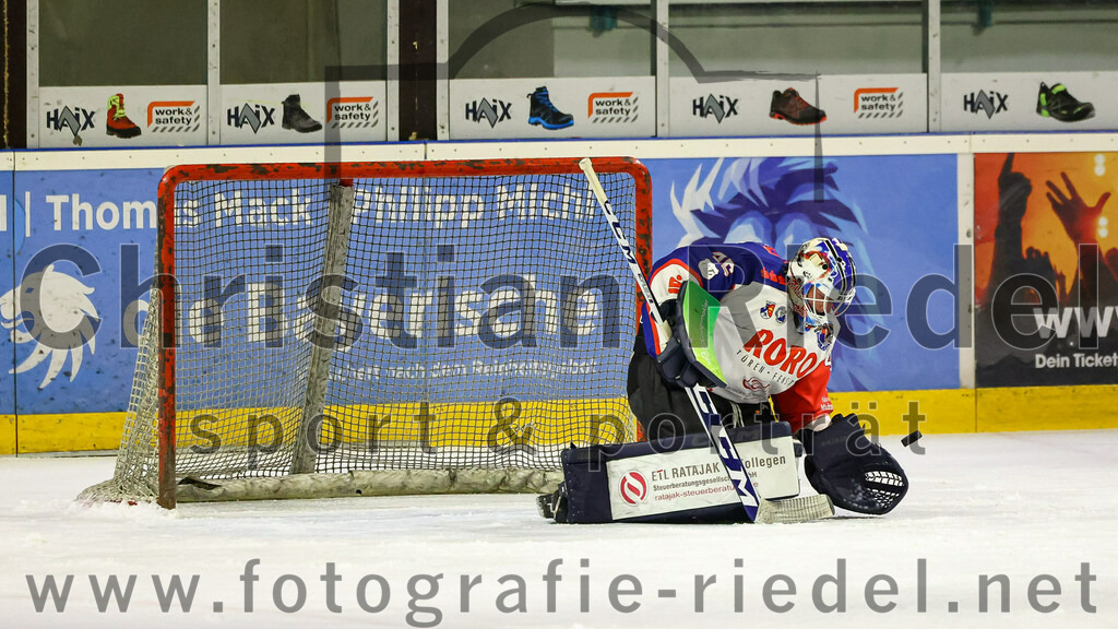 2023-11-03_090_TSV_Erding_gegen_ESC_Dorfen | Erding, Deutschland, 03.11.2023:
Eishockey, Bayernliga Vorrunde 2023 / 2024, 6. Spieltag, TSV Erding gegen ESC Dorfen, Endergebnis: 11:3

Torwart Maximilian Englbrecht (ESC Dorfen, #45)

Foto: Christian Riedel / fotografie-riedel.net