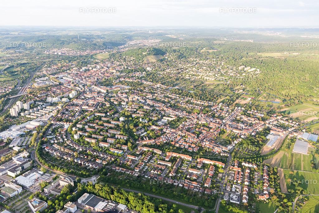 Ortsansicht | Luftbild: Ortsansicht im Ortsteil Durlach in Karlsruhe im Bundesland Baden-Württemberg in Deutschland. Foto: IMG_099553.jpg vom 21.05.2017 durch Werner Riehm/FLY-FOTO.de - Realisiert mit Pictrs.com