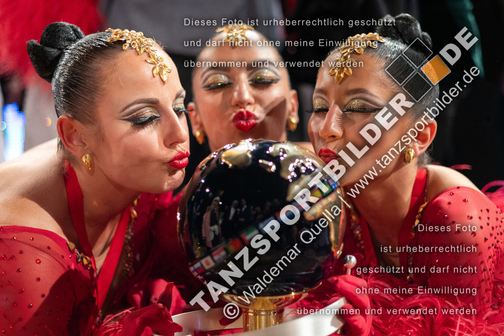 20251206-06217 | Hier finden Sie Tanz Bilder vom Latein und Standard Formationen tanzen. Sportbilder vom Tanzsport. Schöne Fotos und von Weltmeisterschaft, Europameisterschaft, Bundesliga, Regionalliga, Oberliga und Landesliga sowie von GOC Stuttgart, DanceComp, WM Bremen