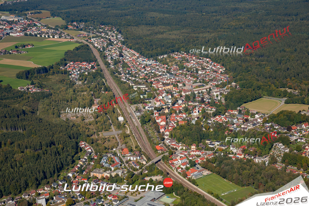 Das Luftbild der Stadt Kirchseeon wurde 2021 vom Flugzeug heraus erstellt (keine Drohne) Aufnahmehöhe ca.450 Meter- hohe Bildauflösung und Druck-Qualität garantiert!