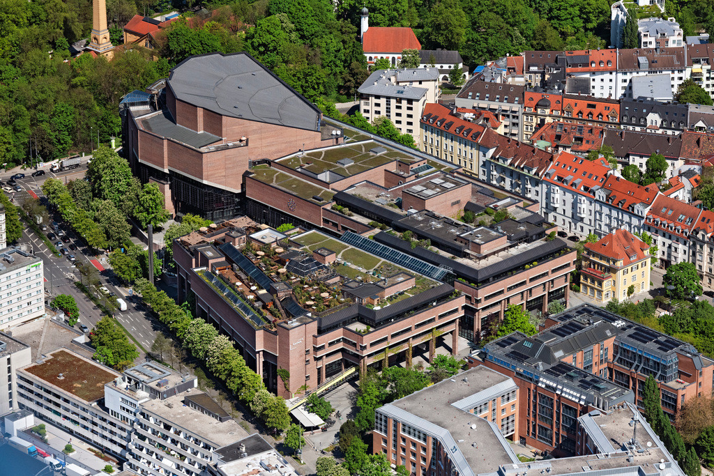 dr__0064069.jpg | MüNCHEN 29.04.2025 Bürogebäude des Verwaltungs- und Geschäftshauses " Gasteig " an der Rosenheimer Straße im Ortsteil Au-Haidhausen in München im Bundesland Bayern, Deutschland. // Office building " Gasteig " on street Rosenheimer Strasse in the district Au-Haidhausen in Munich in the state Bavaria, Germany. Foto: Daniel Reiter