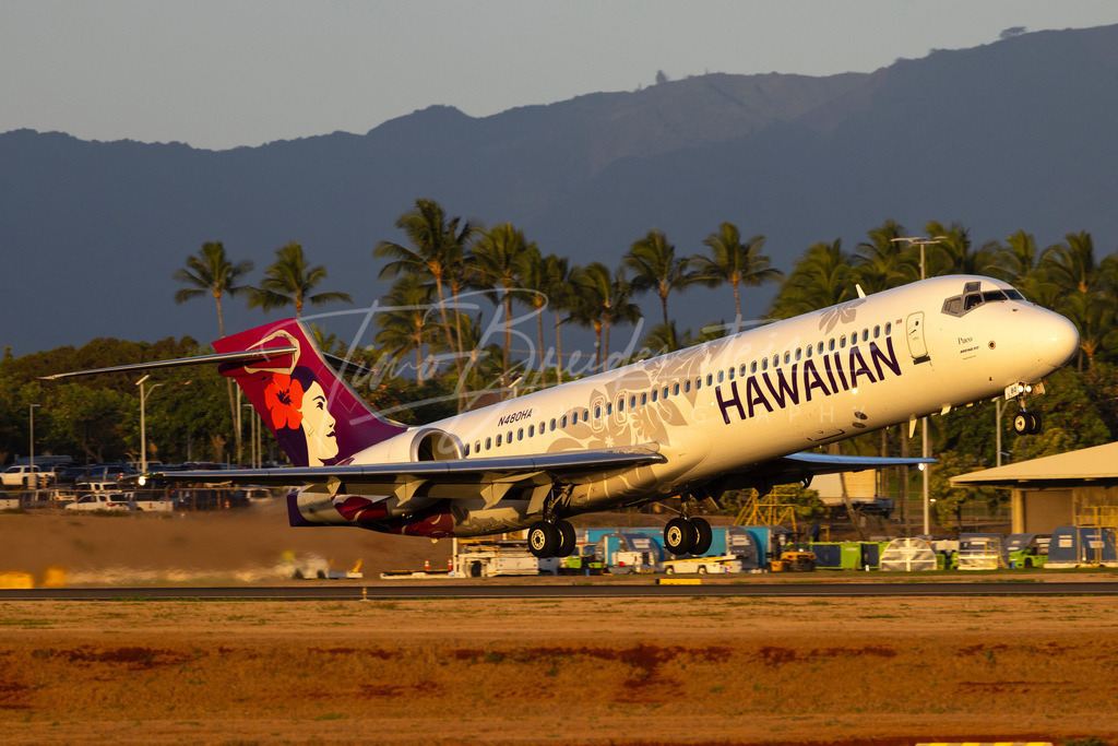 139 | Buy high-quality aviation and travel photography prints by professional photographer Timo Breidenstein. Authentic images, professionally printed, worldwide shipping. - Realisiert mit Pictrs.com