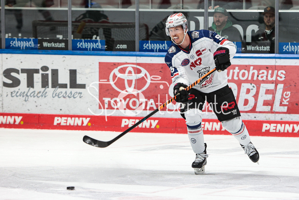 Augsburger Panther - Nuernberg ICE Tigers | Blake PARLETT (NIT #55) am Puck
