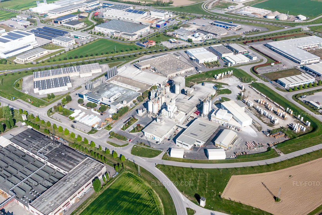 Aerial view: Factory premises of the chemical producer Sirmax SpA in Zona Industriale Ponte Rosso in the district Zona Industriale Ponte Rosso in San Vito al Tagliamento in the state Pordenone, Italy.Photo: IMG_098891.jpg taken on 04/08/2017 by Werner Riehm/FLY-FOTO.comResolution of the original: 5472 x 3648 px