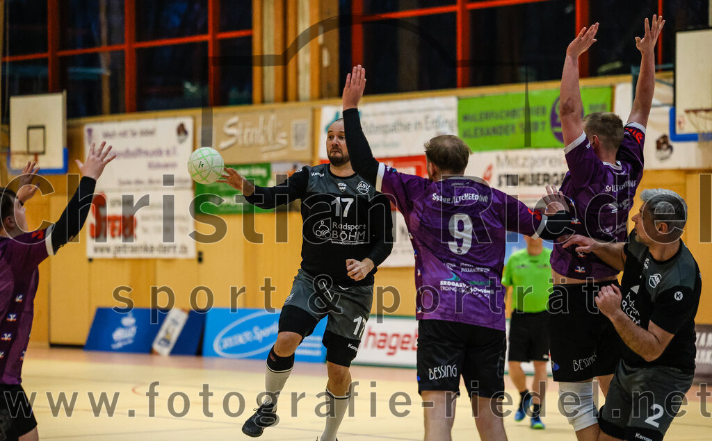 2024-03-23_020_SpVgg_Altenerding_II_gegen_ASV_Dachau_III | Erding, Deutschland, 23.03.2024:
Handball, Bezirksklasse Männer Staffel Süd West 2023 / 2024, 14. Spieltag, SpVgg Altenerding II gegen ASV Dachau III, Endergebnis: 24:32

Nicolas Loderer (ASV Dachau, #17), Julian Kreisig (SpVgg Altenerding, #9), Tristan Gerhardt (SpVgg Altenerding, #71), Marcin Szulc (ASV Dachau, #2)

Foto: Christian Riedel / fotografie-riedel.net