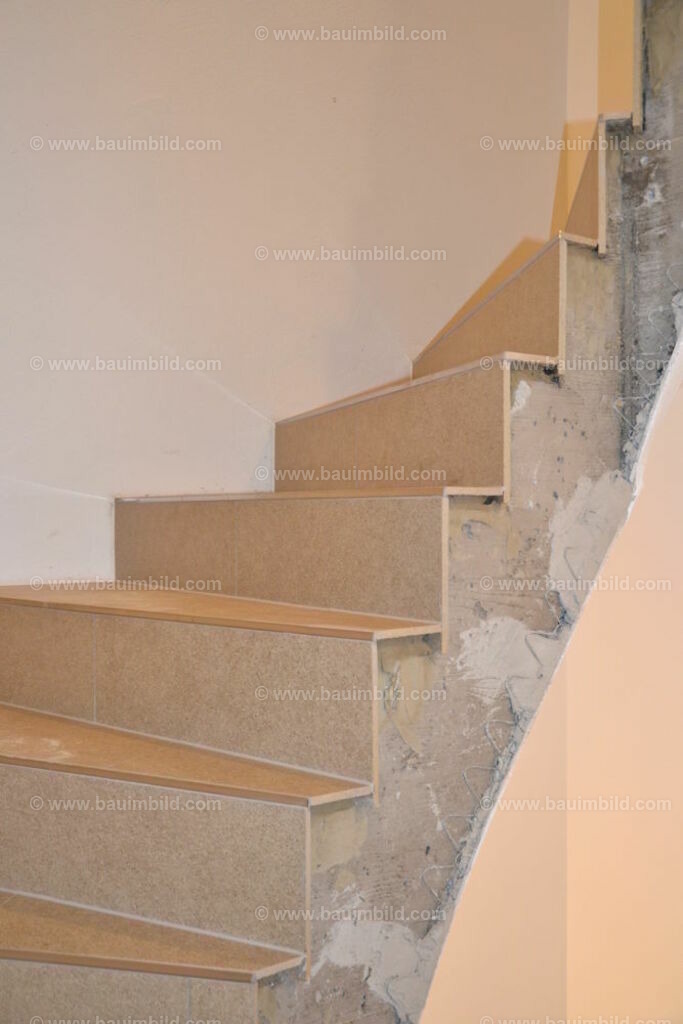 bib-lg21-fliesenlegerarbeiten-0037 | Nach LV-Leistungsgruppen sortierte Detailfotos über den Bau eines Hauses. Alle Hausbau-Bilder direkt vom Urheber und Autor der Website Haus-Selber-Bauen.com