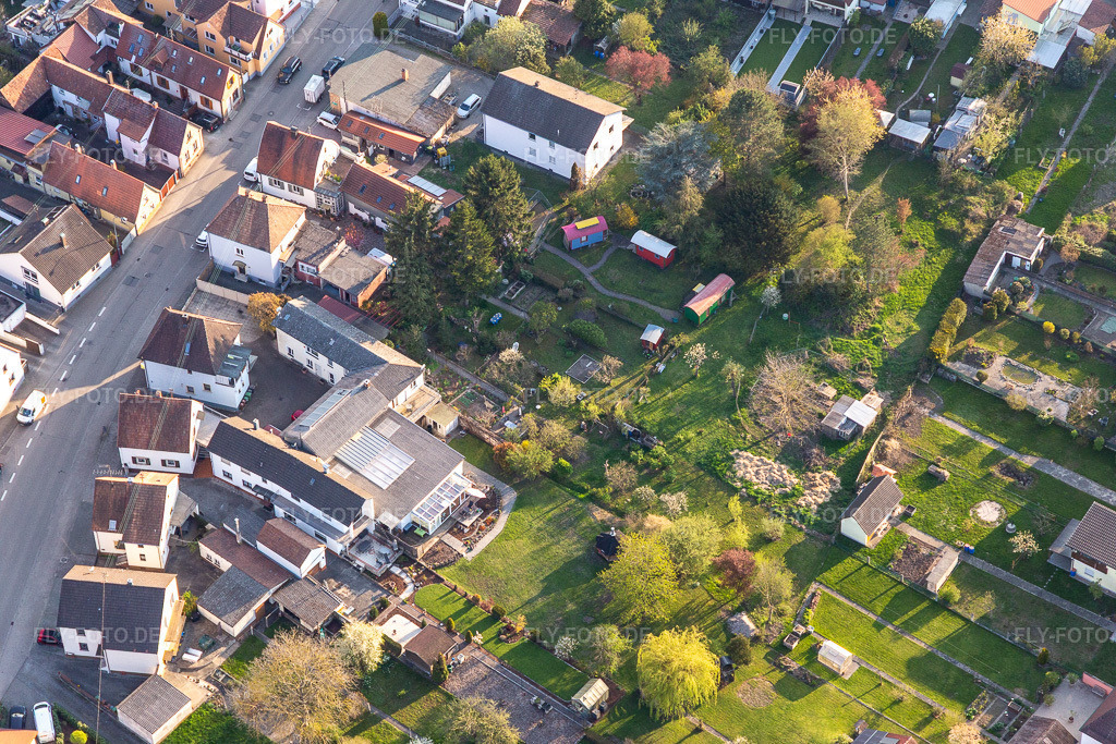 Luftbild: Ferienwohnungen im Bauwagen in Kandel im Bundesland Rheinland-Pfalz in Deutschland. Foto: IMG_126496.jpg vom 20.04.2021 durch Werner Riehm/FLY-FOTO.de