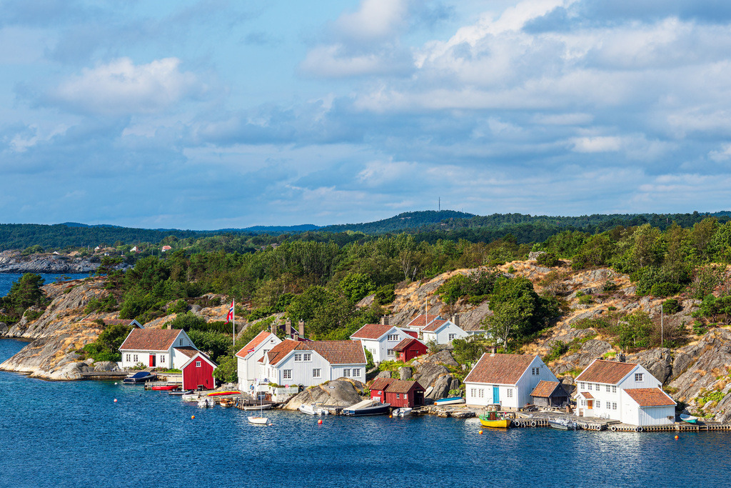 Blick auf das Dorf Brekkestø in Norwegen | Blick auf das Dorf Brekkestø in Norwegen.