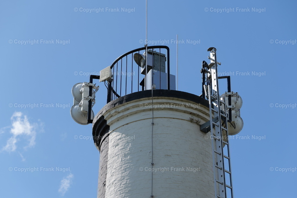 Leuchtturm von Maltzien | Der Leuchtturm von Maltzien auf der Insel Rügen ist ziemlich unbekannt und ist ein Unterfeuer. Er befindet sich auf der Halbinsel Zudar nahe dem Dorf Maltzien. Auf dem Foto ist der Leuchtturmkopf zu sehen. - Realisiert mit Pictrs.com