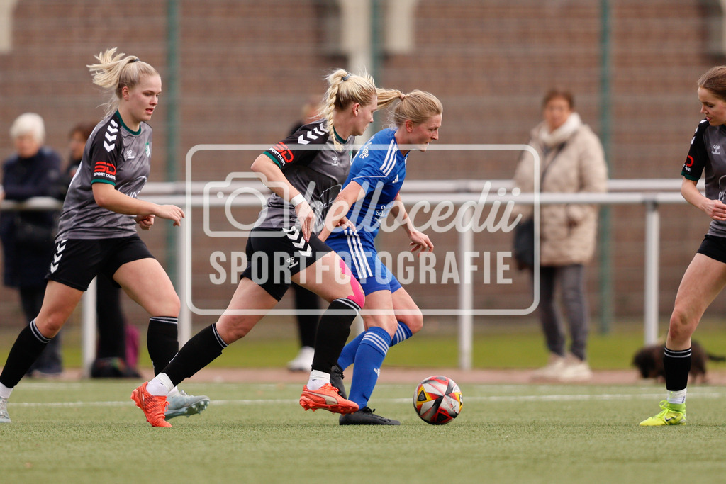 Fußball I Frauen I Saison 2025-2026 I Oberliga Niedersachsen I 16. Spieltag I BW Hollage - TuS Büppel I 15.03.2026-60 | Alicia Kersten (20, TuS Büppel) und Marie Wulftange (8, BW Hollage) im Kampf um den Ball.  - Realisiert mit Pictrs.com