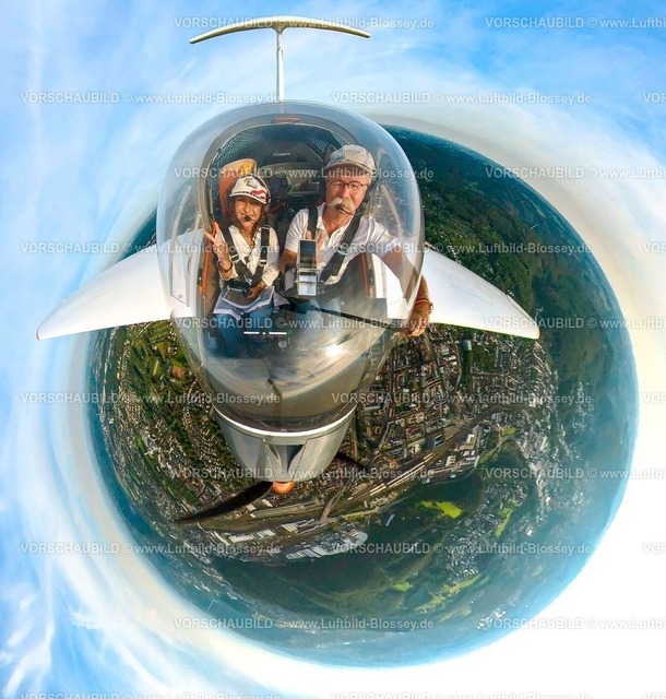 Hagen230990003DimonaHagen-4 | Luftbild, Motorsegler Hoffmann Dimona H36 fotografiert mit einer 360Gradkamera Insta360 mit Zeitungsredakteurin der Westfalenpostredaktion Hagen und Pilot Hans Blossey über Hagen unterwegs, Erdkugel, Fisheye Aufnahme, Fischaugen Aufnahme, 360 Grad Aufnahme, tiny world, Mittelstadt, Hagen, Ruhrgebiet, Nordrhein-Westfalen, Deutschland