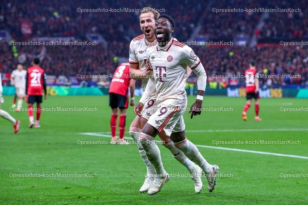 UCL11032502446 | 11.03.2025, Fußball, UEFA Champions League, Bayer 04 Leverkusen - FC Bayern München, Achtelfinale Rückspiel, BayArena, Saison 2024 2025: Torjubel nach dem 2:0 durch Torschütze Alphonso Davies (FC Bayern #19). Zusammen mit Harry Kane (FC Bayern #9)DFB regulations prohibit any use of photographs as image sequences and or quasi-video.