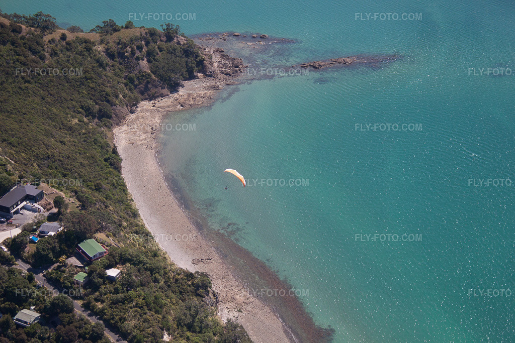 Aerial view: View of the town in the district Wyuna Bay in Coromandel in the state Waikato, New Zealand. – Photo: IMG_55685.jpg taken on 01/12/2013 by Werner Riehm/FLY-FOTO.com – Resolution of the original: 4752 x 3168 px