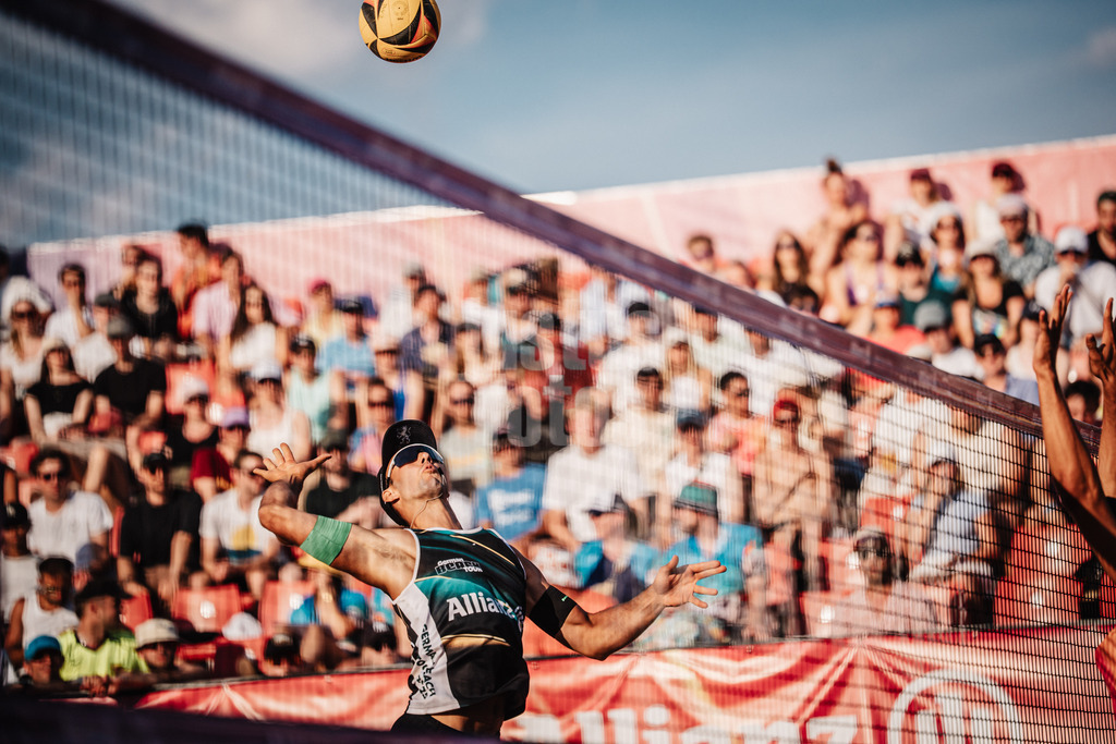Beachvolleyball | Männer | Allianz German Beach Tour 2025 | Tourstop München | 05.07.2025 | Kim Huber beim Angriff