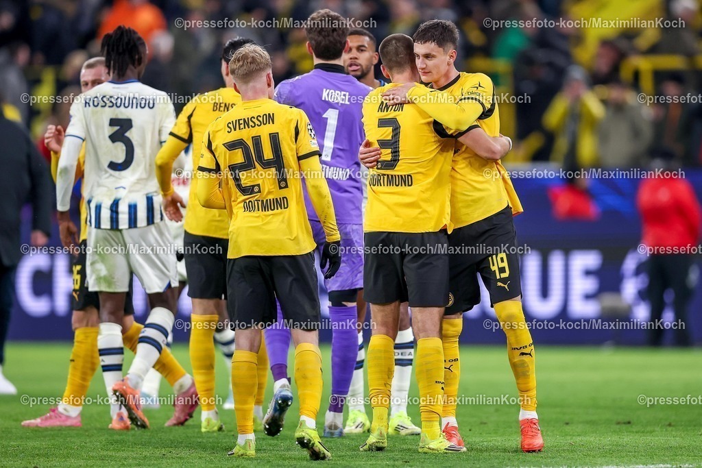 UCL17022601117 | 17.02.2026, Fußball, UEFA Champions League, Borussia Dortmund - Atalanta Bergamo, BVB Stadion, Play-Offs Hinspiel, Saison 2025 2026: Abschlussjubel nach dem 2:0 Sieg für den BVB -  Ramy Bensebaini&nbsp;(BVB #05) Waldemar Anton&nbsp;(BVB #03) Luca Reggiani (BVB #49)   erleichtert zusammen auf dem Spielfeld Regulations prohibit any use of photographs as image sequences and or quasi-video.