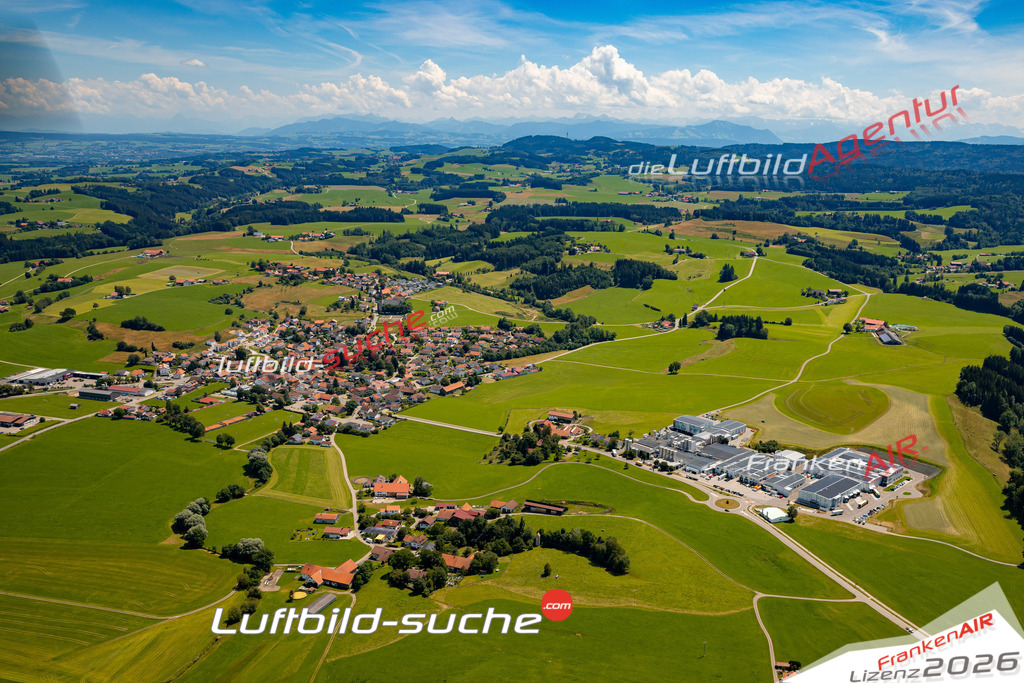 Das Luftbild zeigt : Kimratshofen Altusried - Die Luftaufnahme wurde 2024 vom UL-Flugzeug aus erstellt ( keine Drohne ) - Hochauflösende Luftaufnahme - Für grossformatige Ausdrucke geeignet. Die Geschenkidee !Mit Lizenz und Bildrechte bestellbar