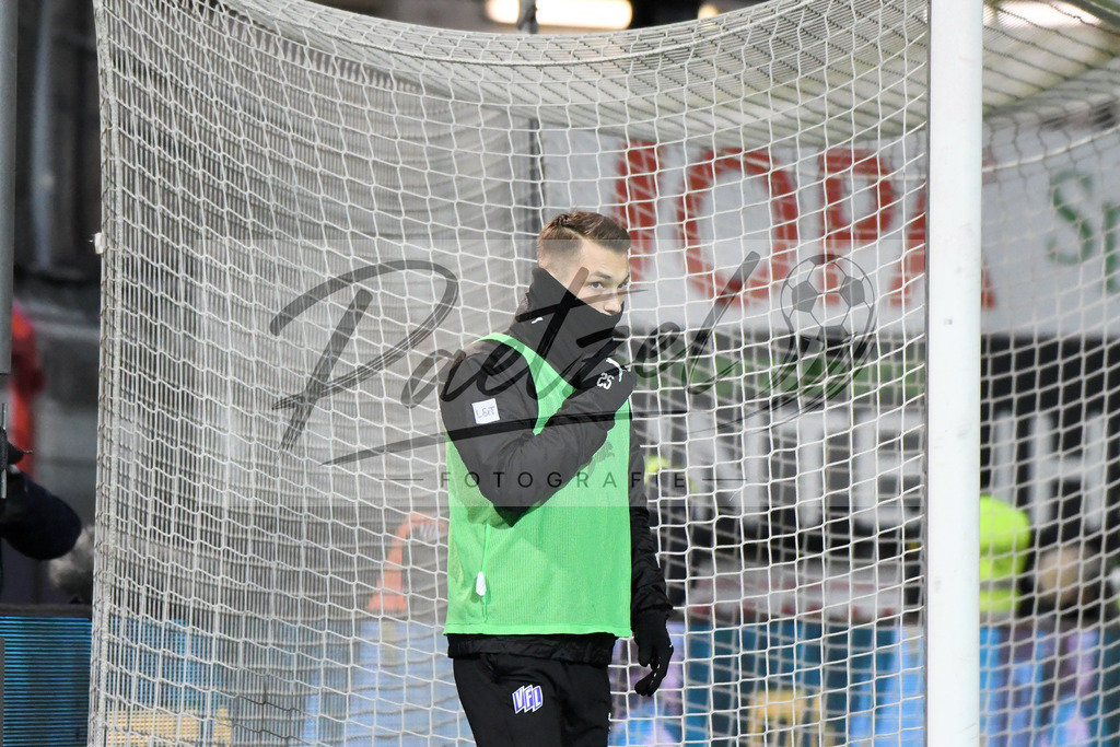 20200129_OSNSVS_0050JPG | Fußball, Herren: Sven Köhler (VfL Osnabrück) schaut beim Spiel der 2. Bundesliga zwischen VfL Osnabrück vs. SV Sandhausen am 29.01.2020 im Stadion an der Bremer Brücke in Osnabrück, Deutschland.(Foto von Nico Paetzel) - Realisiert mit Pictrs.com