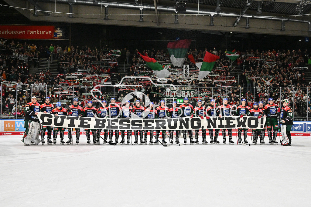 Augsburger Panther - Adler Mannheim | Ein Spruchband fuer den schwer verletzten Marco NIEWOLLIK (Augsburger Panther #28) / Ultras / Gute Besserung / DEL: Augsburger Panther - Adler Mannheim, Curt Frenzel Stadion am 16.02.2025