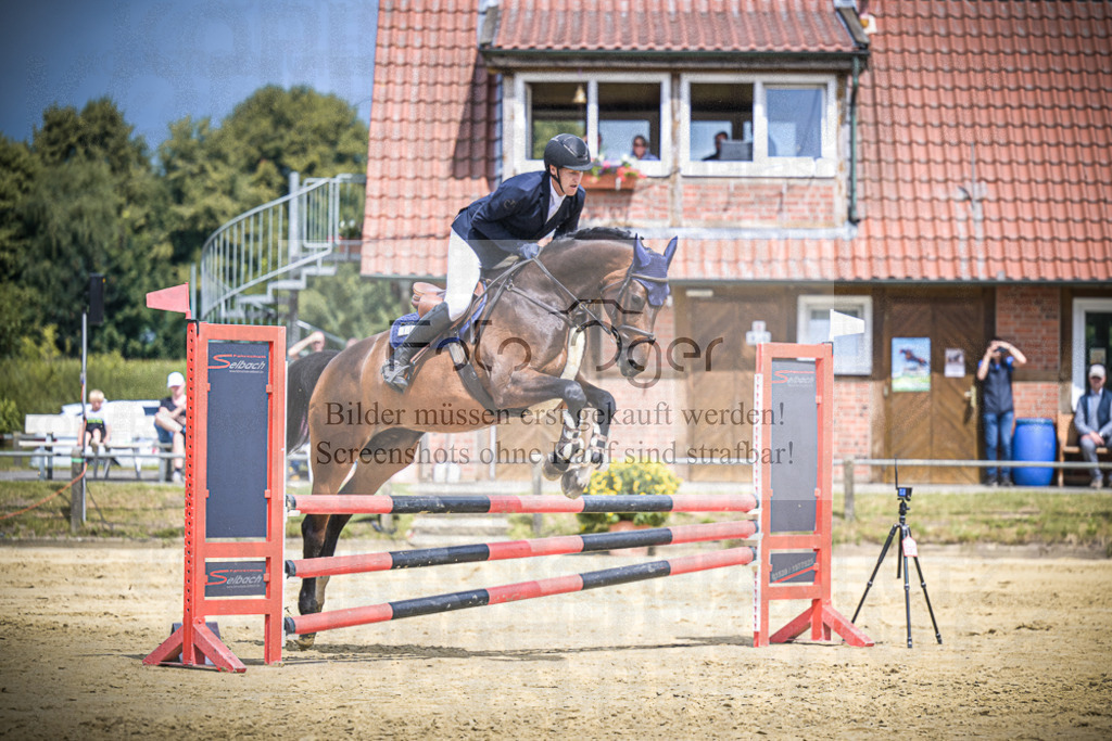 DOS_7007 | Entdecke hochwertige Reitturnierfotos von Foto Oger. Professionell, emotional und authentisch – jetzt Lieblingsmomente im Shop bestellen.Deutschlandweite Turnierfotografie. - Realisiert mit Pictrs.com