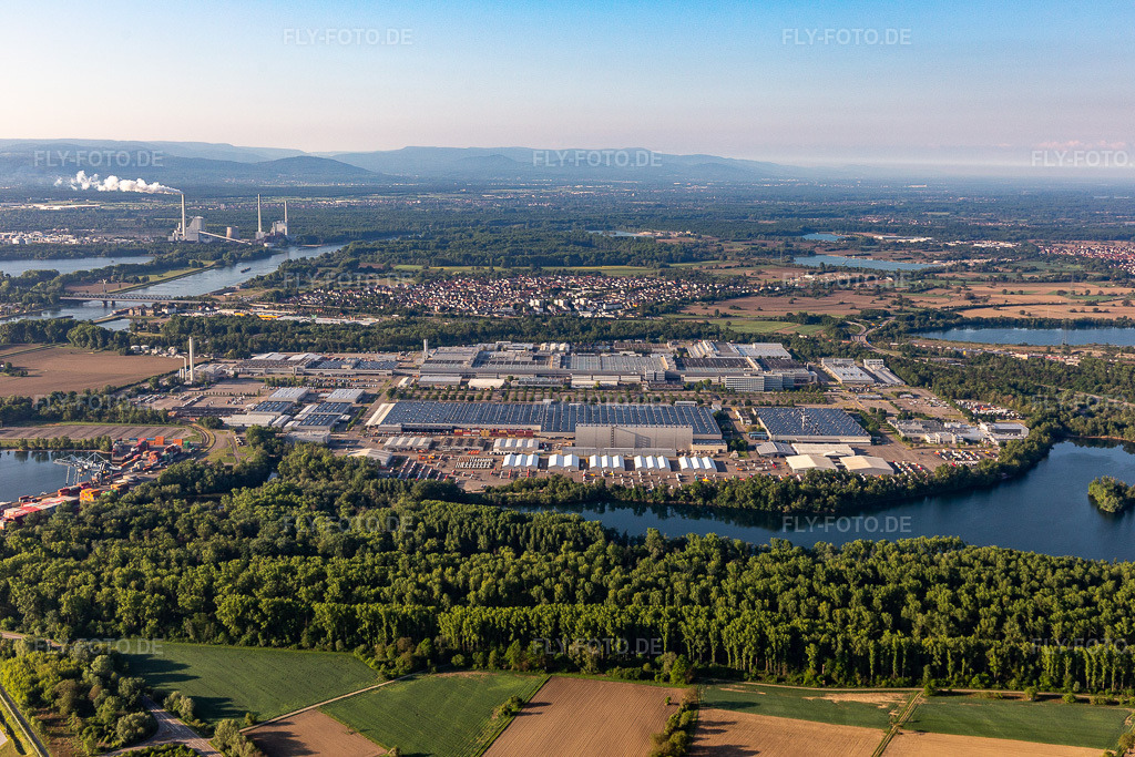 Luftbild: Daimler Automobilwerk Wörth in Wörth am Rhein im Bundesland Rheinland-Pfalz in Deutschland. Foto: IMG_120669.jpg vom 03.05.2020 durch Werner Riehm/FLY-FOTO.de