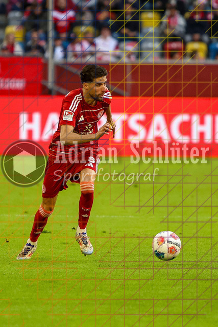 10.04.2026, GER, Fussball, Herren, 2. BL, Saison 2025/2026, Fortuna Düsseldorf - Holstein Kiel | Anouar El Azzouzi (Fortuna Düsseldorf) in Aktion am Ball, Einzelaktion 