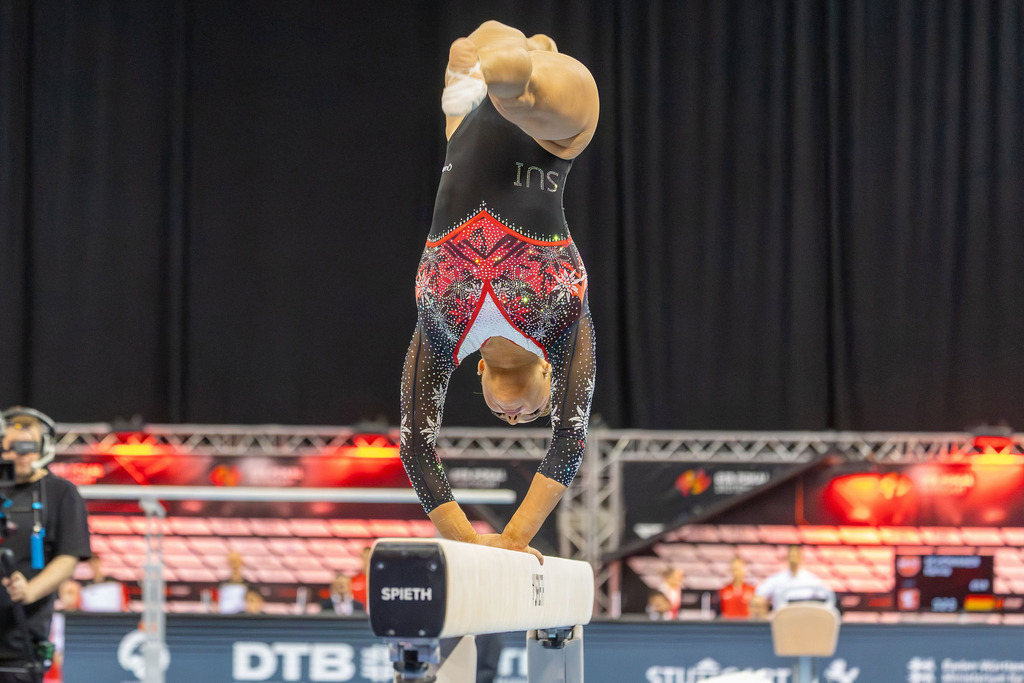 Stuttgart: DTB-Pokal 2026, Mixed-Cup | Stuttgart: DTB-Pokal 2026, Mixed-Cup***Samira Raffin am Schwebebalken - Realisiert mit Pictrs.com