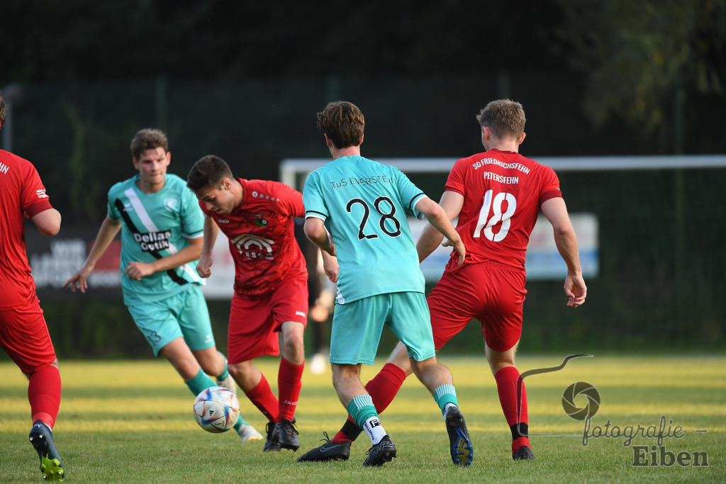 TuS Eversten-SG FriPe | Herren Kreisliga; TuS Eversten (mint)-SG FriPe (rot) am 15.08.2025 in Oldenburg (Sportanlage TuS Eversten), Photo: Philip Eiben 2025 - Realisiert mit Pictrs.com