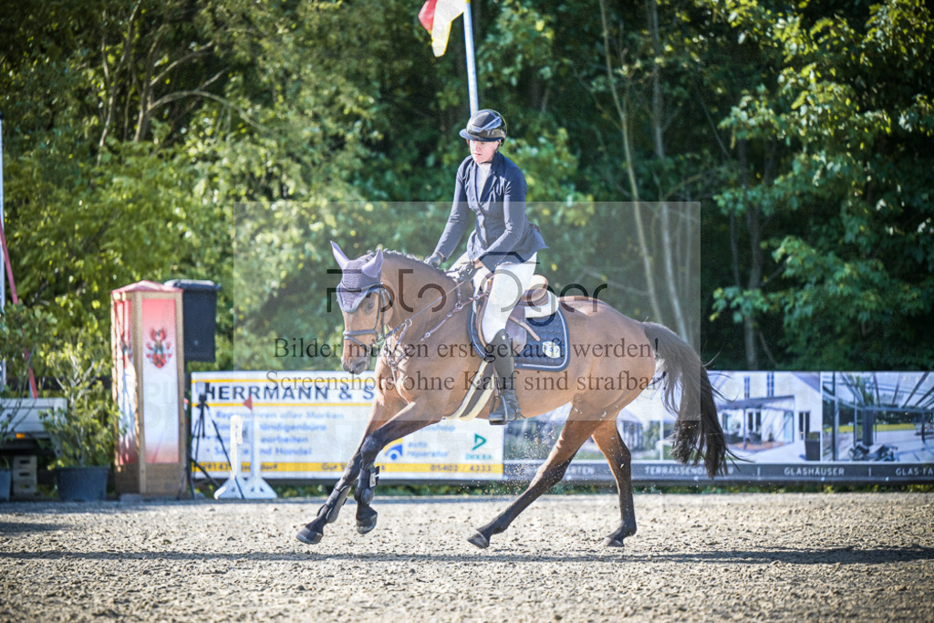 DOS_7091 | Entdecke hochwertige Reitturnierfotos von Foto Oger. Professionell, emotional und authentisch – jetzt Lieblingsmomente im Shop bestellen.Deutschlandweite Turnierfotografie. - Realisiert mit Pictrs.com