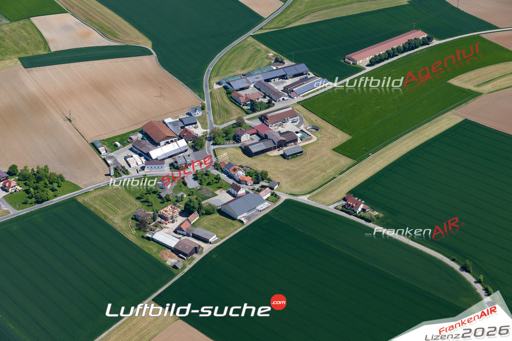 Die Luftaufnahme buchenlohe - Regenstauf wurde 2021 mittels Flugzeug (keine Drohne) erstellt. Hohe Auflösung -für große Poster und Wandbilder geeignet!