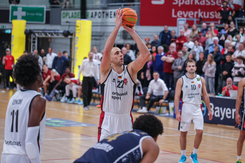 Pro A BAYER GIANTS vs Eisbären Bremerhaven-140 | Fotos von Basketballspielen aus dem Raum NRW fotografiert von Gero Mueller-Laschet und Daniel Schaefer - Realisiert mit Pictrs.com