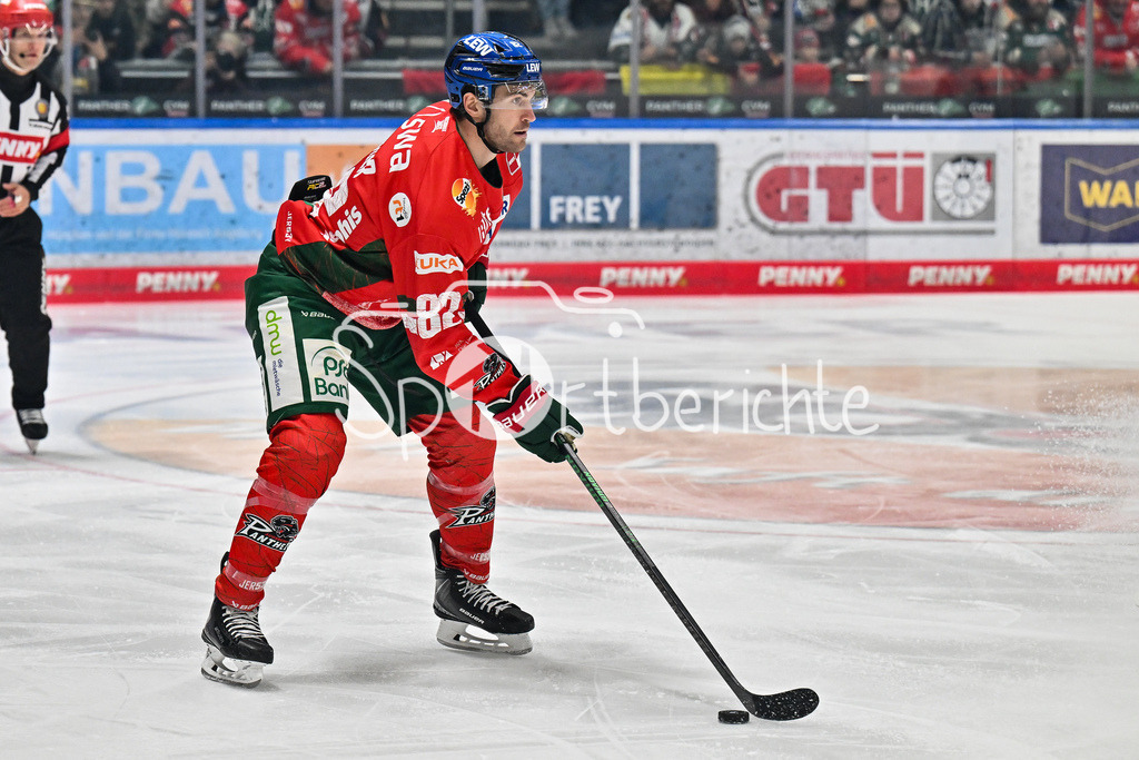 Augsburger Panther - Schwenninger Wild Wings | AUGSBURG, DEUTSCHLAND - 2. NOVEMBER: am Puck Alexandre GRENIER (Augsburger Panther 82) / Einzelfoto / Freisteller beim Ligaspiel zwischen den Augsburger Panthern und den Schwenninger Wild Wings am 17. Spieltag der Penny DEL im Curt Frenzel Stadion am 02.11.2025