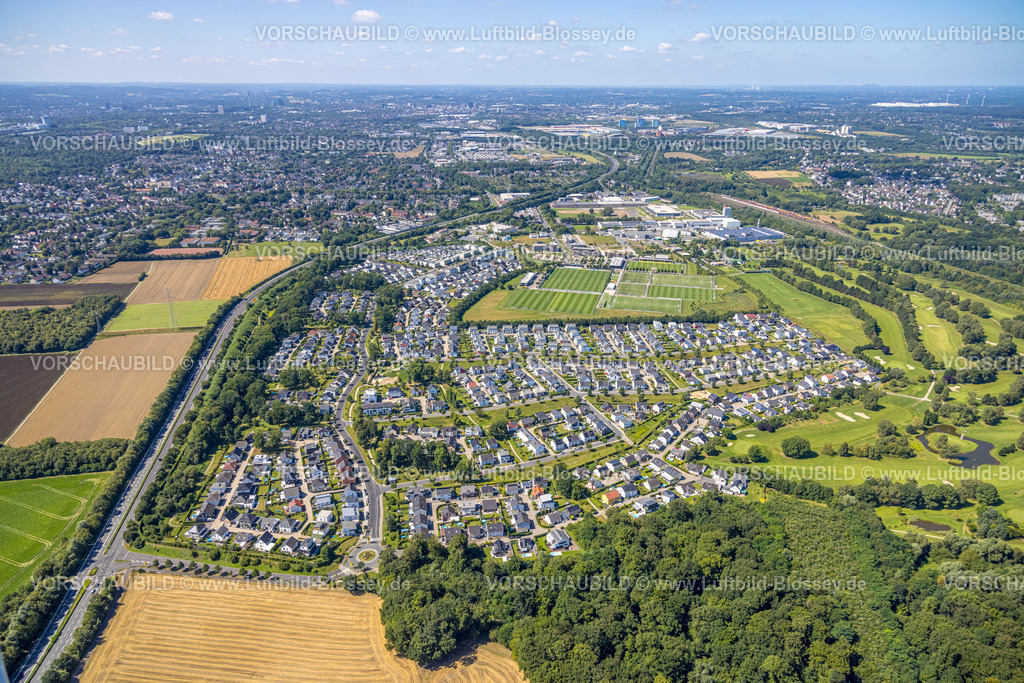 Dortmund240800374 | Luftbild, BVB 09 Borussia Dortmund Trainingszentrum an der Adi-Preißler-Allee, Fußballfelder, Wohnanlage Brackeler Feld Hohenbuschei, Brackel, Dortmund, Ruhrgebiet, Nordrhein-Westfalen, Deutschland